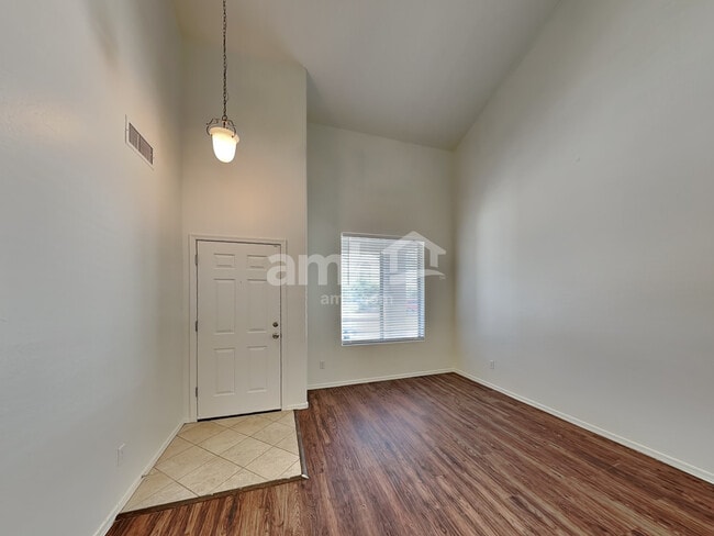 Foto del edificio - 17428 W Mandalay Ln