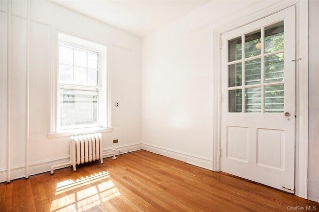 Foto del edificio - 568 W 261st St