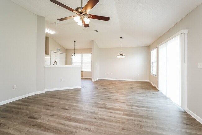 Foto del edificio - 2680 Creek Ridge Dr