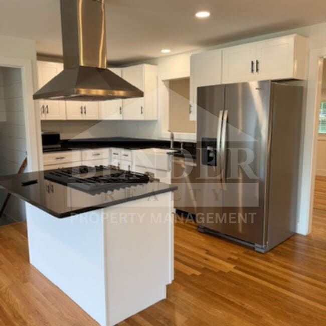 Building Photo - BEAUTIFUL REMODELED HOME