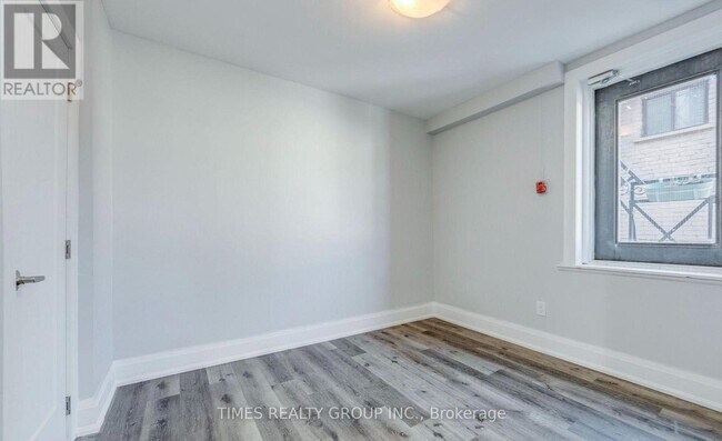 Photo du bâtiment - 1480 Dundas St E