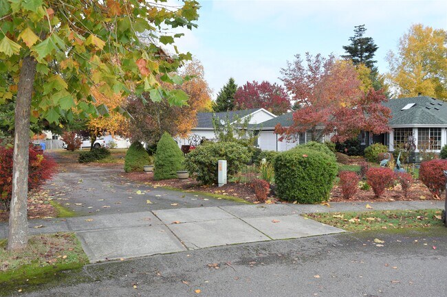 Foto del edificio - 5702 Crystal Ct SE