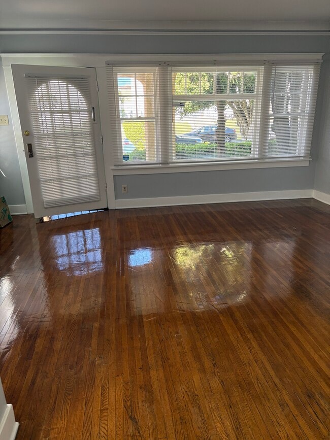 Sala de estar - 766 N Ridgewood Pl