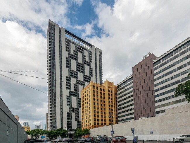 Foto del edificio - 151 SE 1st St