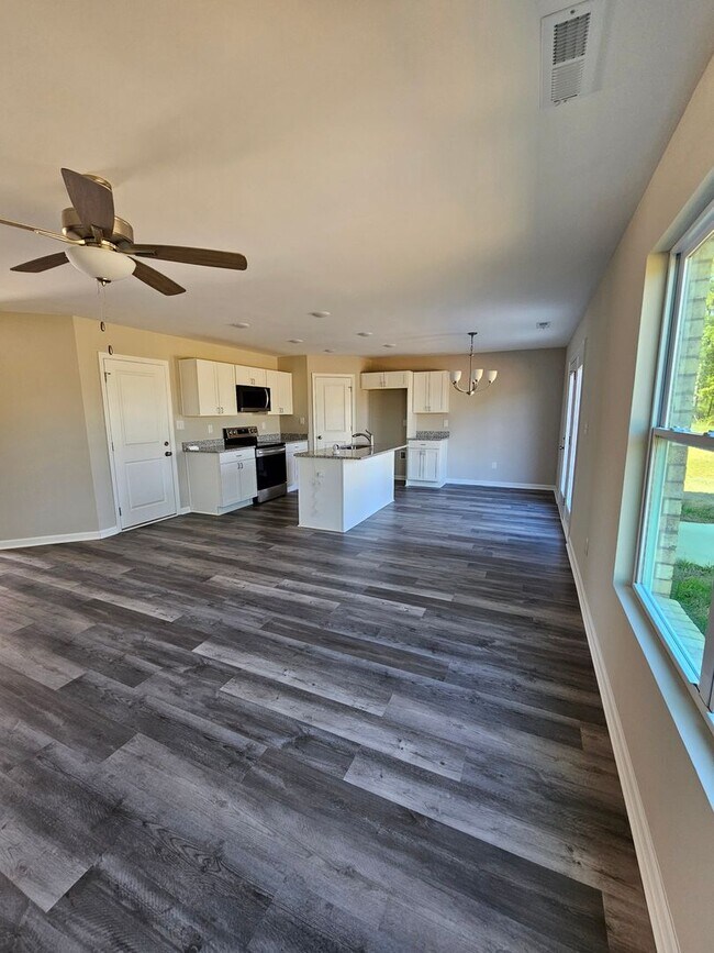 Foto del edificio - 4 Bedrooms! New Construction Intro Special!