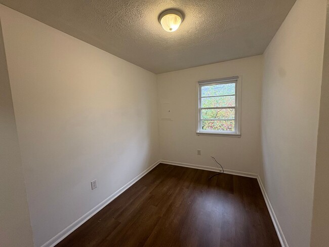 Foto del edificio - 920 Avery Dr