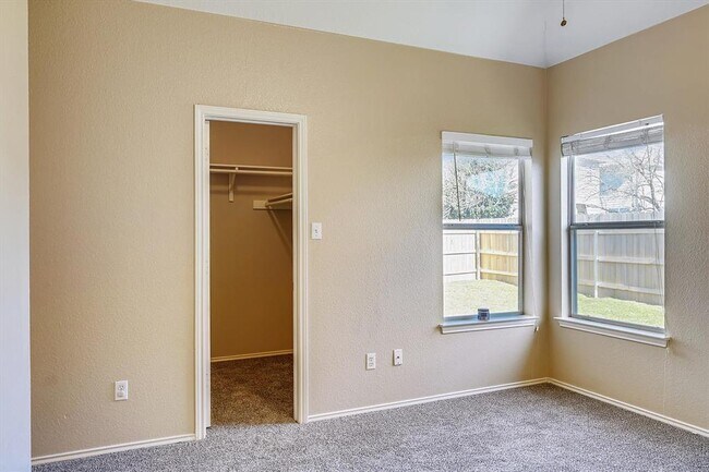 Foto del edificio - 2858 Southampton Way