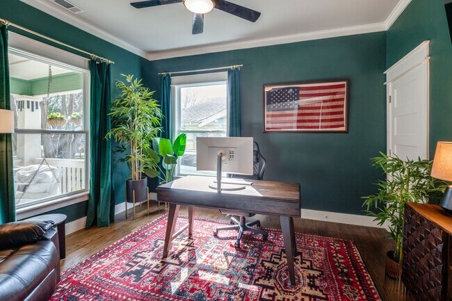 Foto del edificio - Lower Greenville Craftsman w/ Guest House