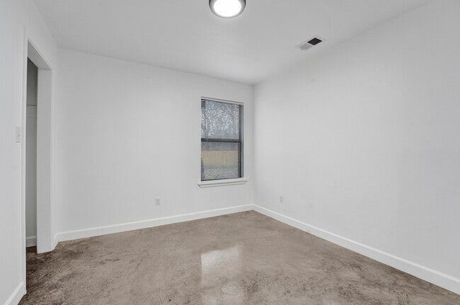 Building Photo - 927 Seattle St