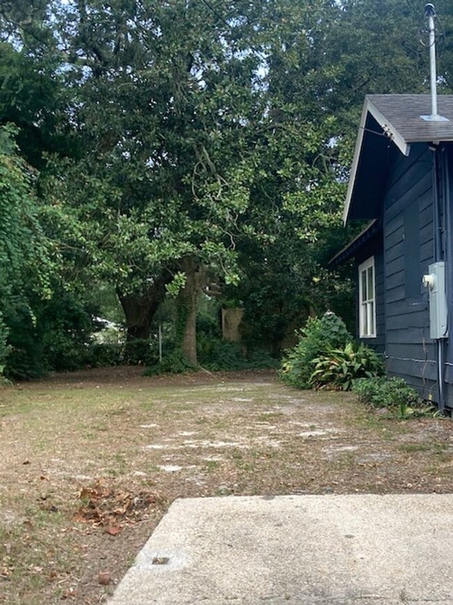 Building Photo - 1711 Wisteria St