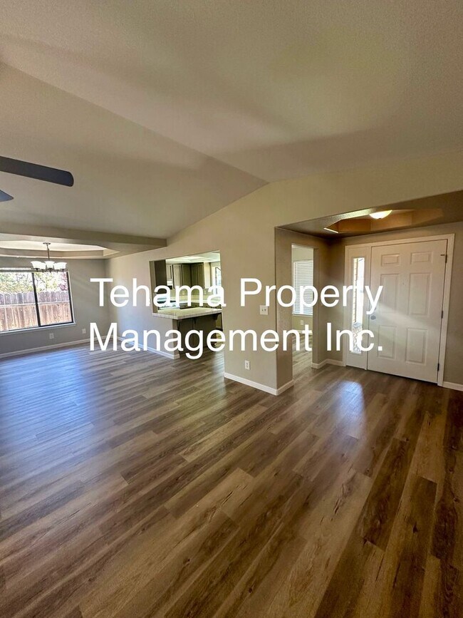 Foto del edificio - Beautiful 3 bedroom 2 bath home in Redding, CA