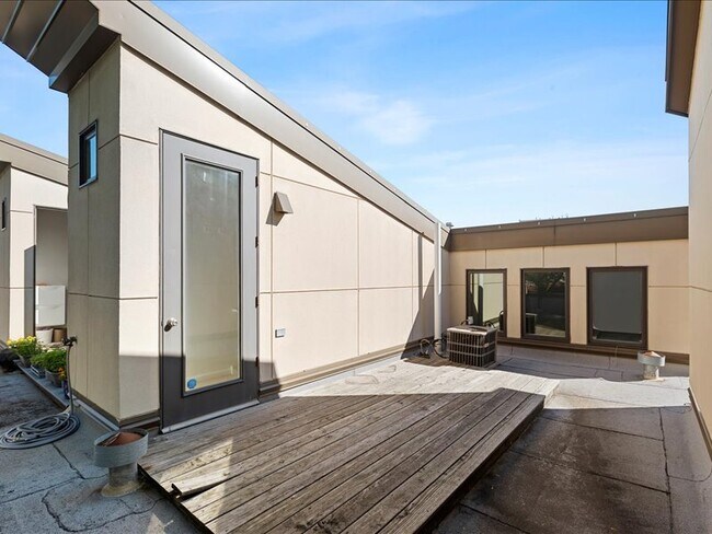 Foto del edificio - 945 N Howe-H