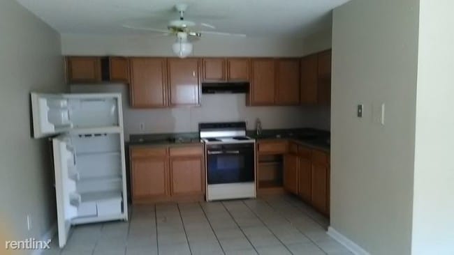 Building Photo - 2 br, 1 bath Apartment - 1906 Vinewood Ln