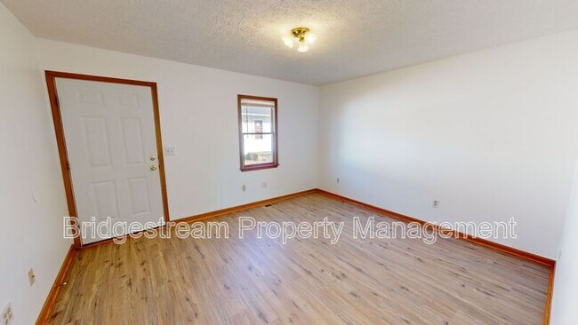 Foto del edificio - 198 Woodsview Dr