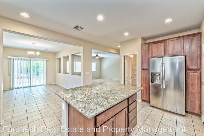 Foto del edificio - 5 br, 3 bath House - 6729 Upper Mesa Ct