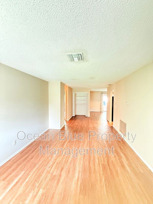 Building Photo - 329 Royal Palm Dr