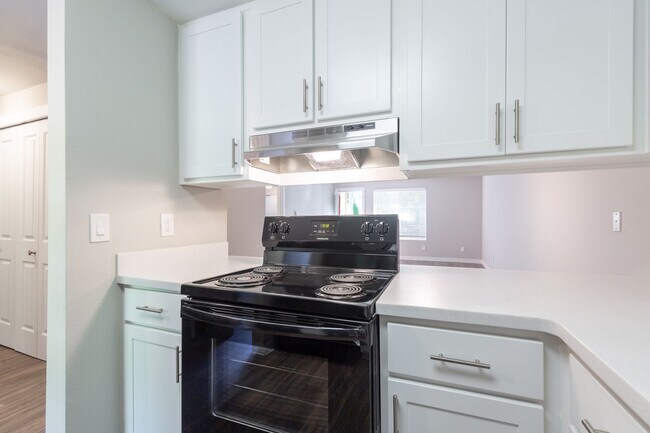 Foto del edificio - Three Bedroom with Forest Views! $1000 Off...
