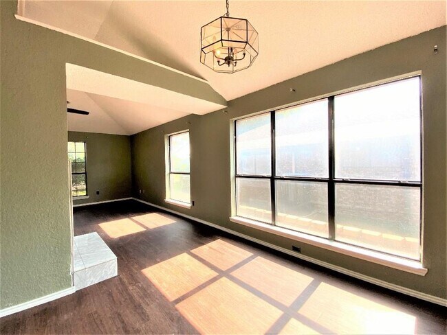 Foto del edificio - 1514 Summerwind Ln