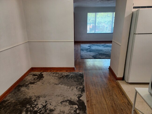 Foto del edificio - 5211 Jamieson Ave
