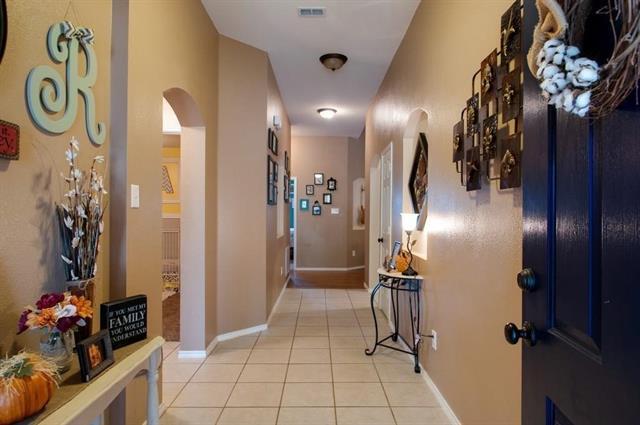 Building Photo - 6100 Photinia Ave