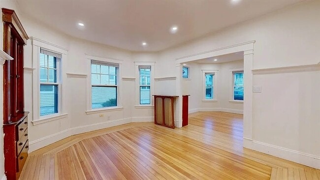 Foto del edificio - 147 Langdon Ave