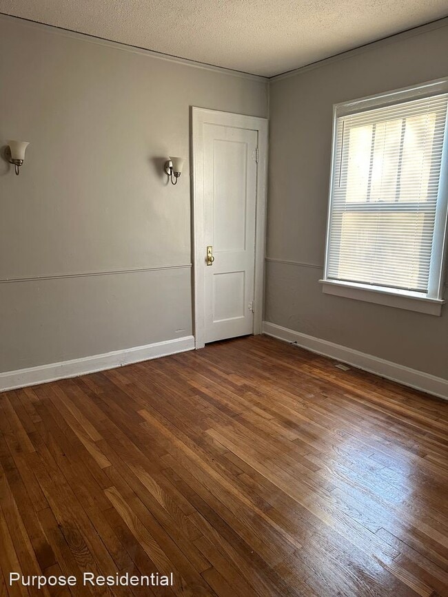 Building Photo - 2 br, 1 bath House - 1300 E 62nd St