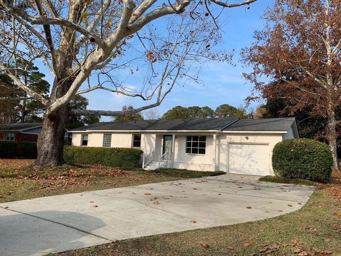 3/3 Totally Renovated House on Sylvan Drive - Lincoln Forest - 3/3 Totally Renovated House on Sylvan Driv...