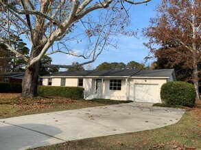 Building Photo - 3827 Sylvan Dr