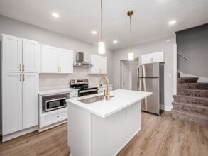 Building Photo - 1250 S Washington Ave