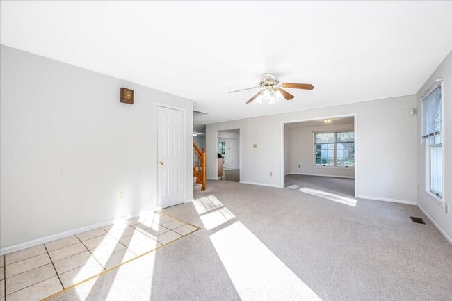 Building Photo - Oversized House in Point of Rocks for Lease