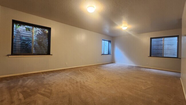 Foto del edificio - 1527 E Murray Holladay Rd