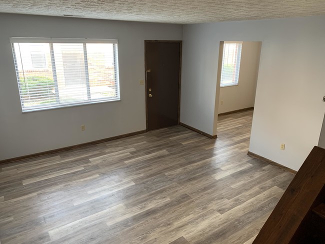 Foto del edificio - 6450 Farmdale Rd