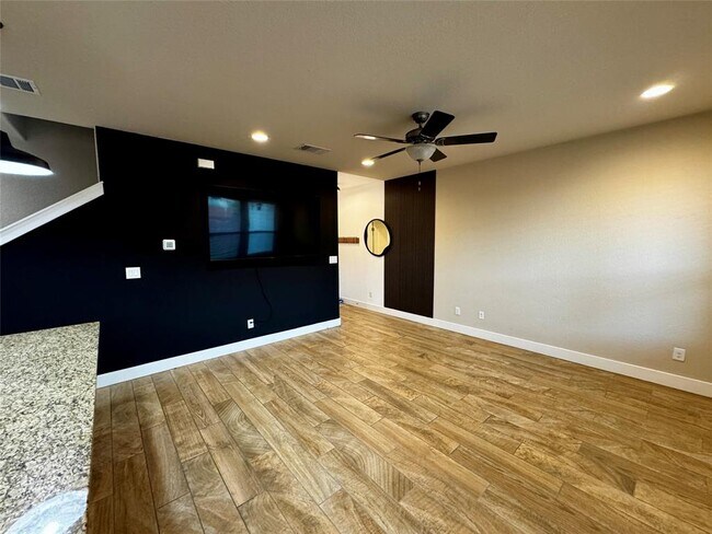 Foto del edificio - 315 Madison Oaks Ave