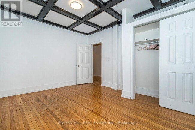 Building Photo - 605 Huron St