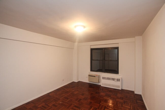 Building Photo - 157e E 57th St