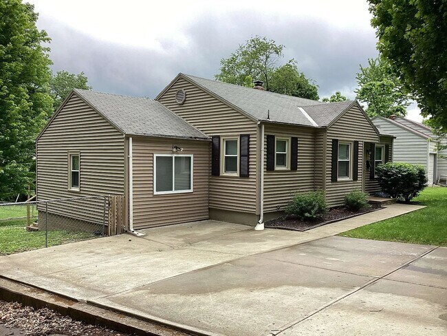 Building Photo - 9608 E 67 Terrace