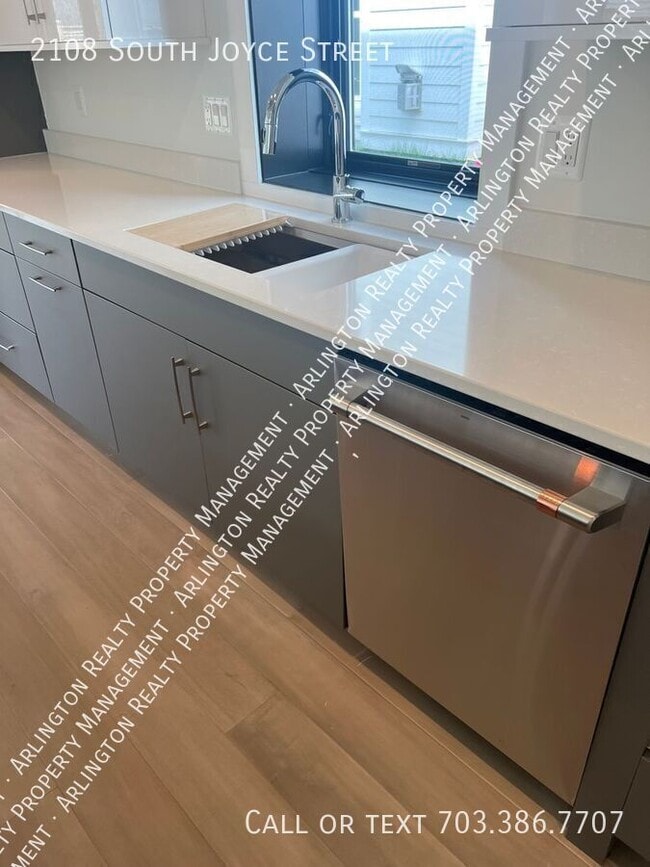 Photo - 2108 S Joyce St House