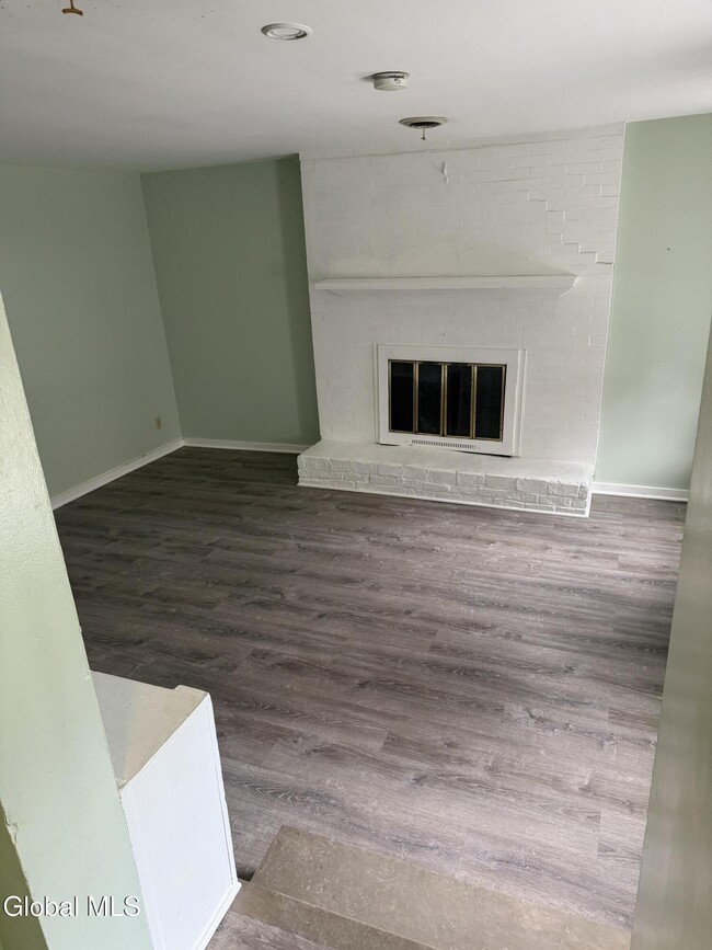 Building Photo - 56 S Swan St