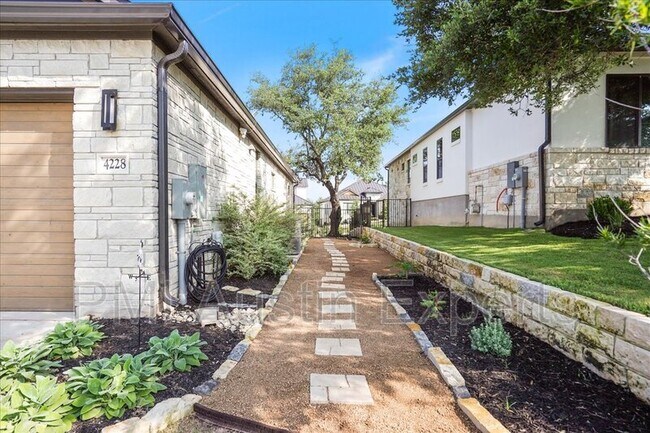 Building Photo - 4228 Tamerind Dr