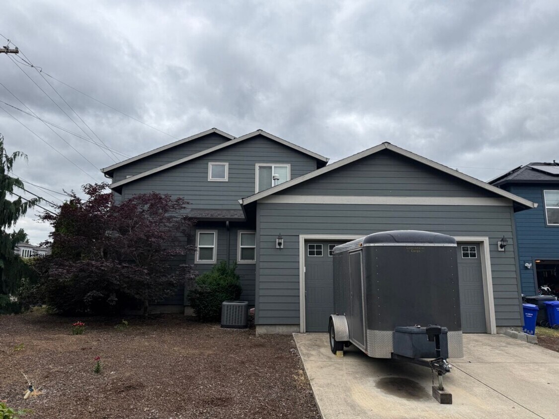 Foto del edificio - 3 Bed, 2.5 Bath Home with Stainless Applia...