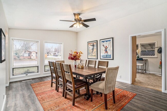 Building Photo - 3 Bed ranch minutes from CSU and pet and s...