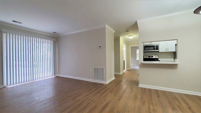 Foto del edificio - Beautifully Renovated 2 Bedroom, 2 Full Ba...