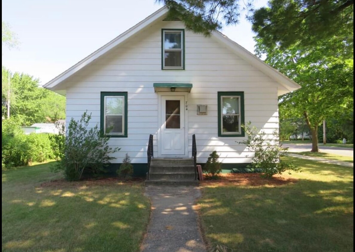 Primary Photo - 704 Gilbert St