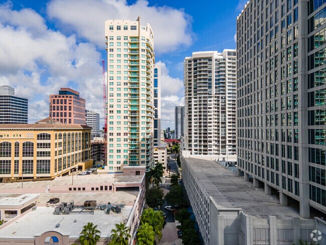 Foto del edificio - 350 SE Second St
