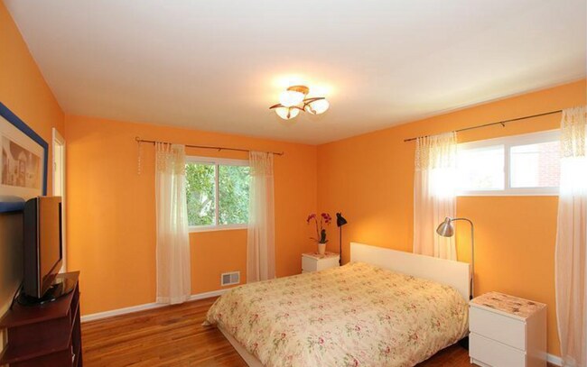 Building Photo - Rare Rockville Find! Upgraded 4BR/2.5BA Home with Fenced Yard – Pets Welcome!