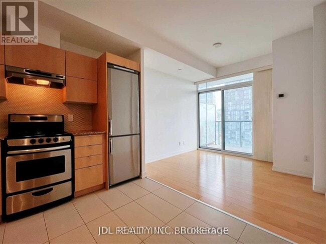 Building Photo - 170-1170 Fort York Blvd