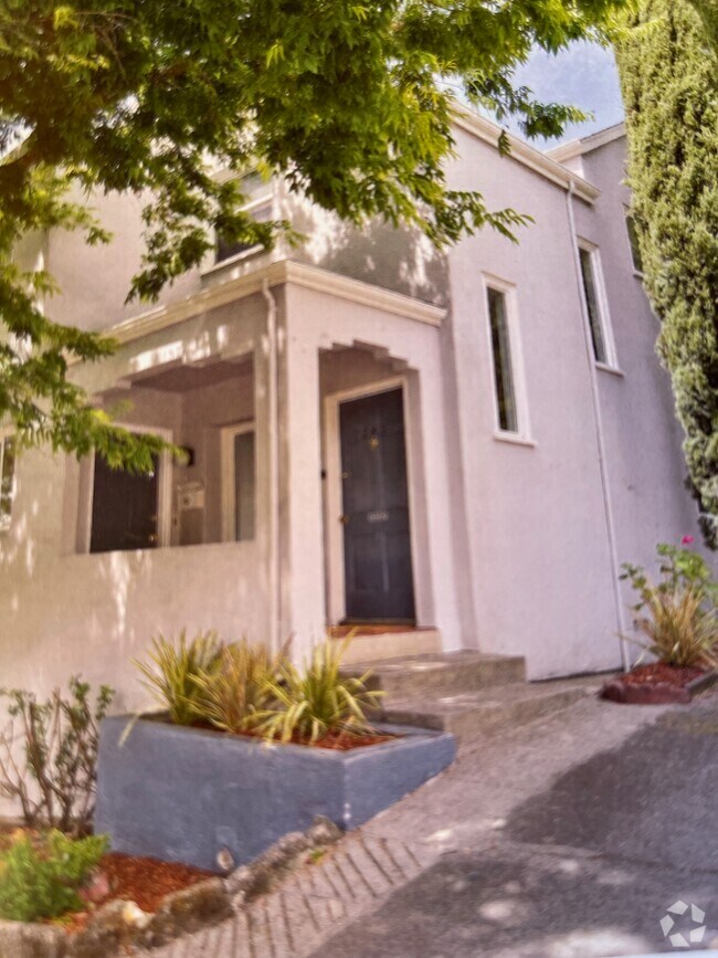 LincolnSan Rafael Hill Apartments for Rent with Hardwood Floors San