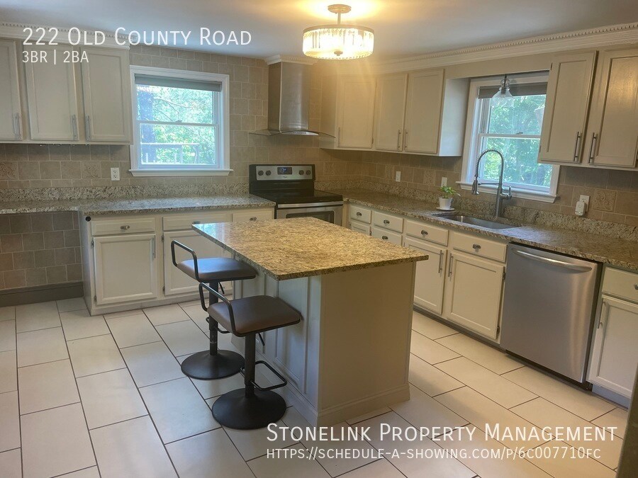Foto principal - 222 Old County Road