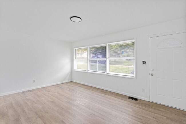 Foto del edificio - 9835 Winkler Dr