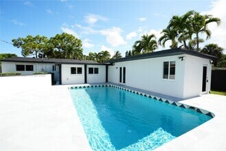 Building Photo - 2573 Conroy Dr